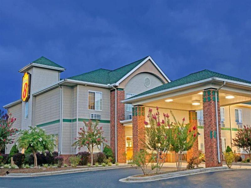 Hotel Super 8 By Wyndham Salisbury Exterior foto